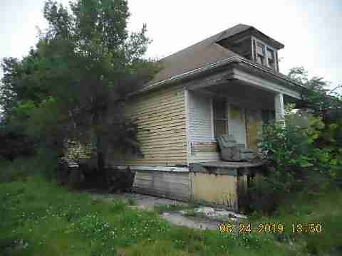 2075 Burnside (4)_m.jpg